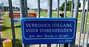 Borden verboden toegang voor onbevoegden geplaatst